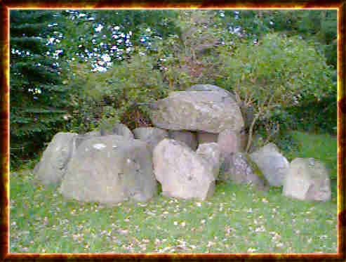 hünengrab aussen.jpg (18549 Byte)