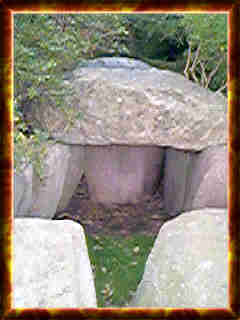 hünengrab innen.jpg (6740 Byte)